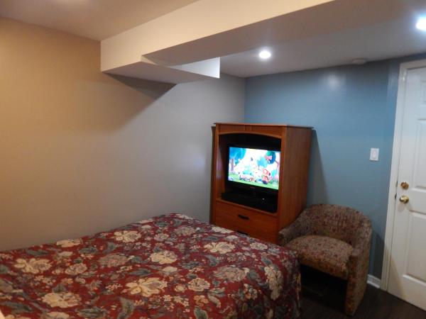 Nox Hostel : photo 5 de la chambre chambre double avec salle de bains commune