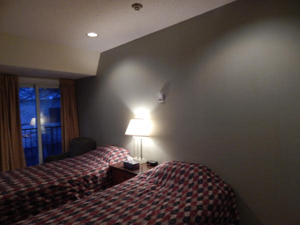 Nox Hostel : photo 7 de la chambre chambre lits jumeaux avec salle de bains commune