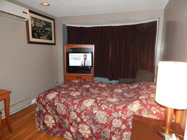 Nox Hostel : photo 9 de la chambre chambre double avec salle de bains commune