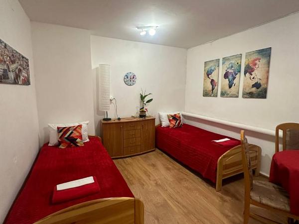 Travel House Wroclaw : photo 10 de la chambre chambre quadruple standard