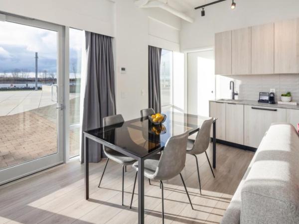 Steveston Waterfront Hotel : photo 6 de la chambre waterfront one bedroom