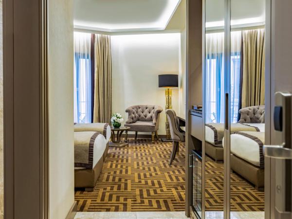 Ramada by Wyndham Istanbul Golden Horn : photo 1 de la chambre chambre lits jumeaux avec 2 lits simples - vue partielle sur mer