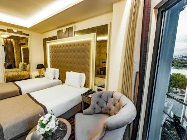 Ramada by Wyndham Istanbul Golden Horn : photo 4 de la chambre chambre lits jumeaux avec 2 lits simples - vue partielle sur mer