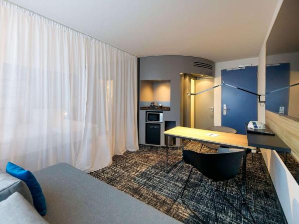 Novotel Suites Berlin City Potsdamer Platz : photo 7 de la chambre suite standard avec 1 lit double et un canapé-lit simple