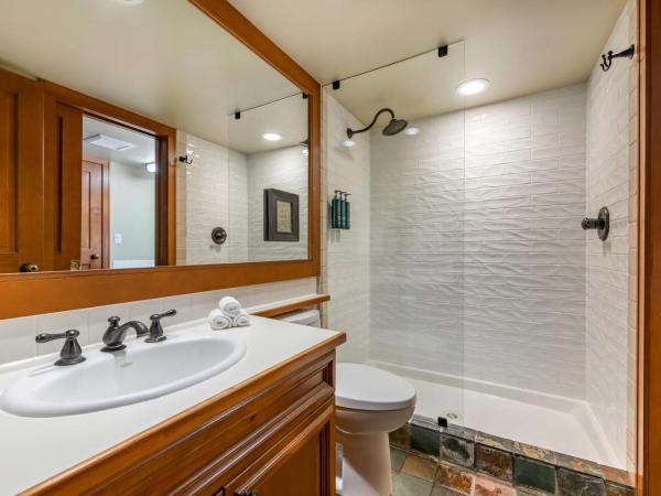 Hilton Grand Vacations Club Whistler : photo 8 de la chambre suite premier 2 chambres avec 2 lits king-size