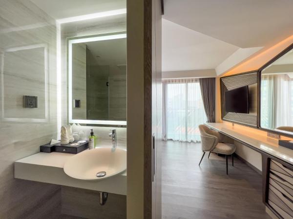 Amethyst Hotel Pattaya : photo 2 de la chambre chambre lits jumeaux de luxe