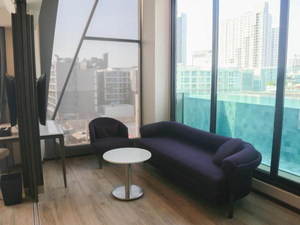 Amethyst Hotel Pattaya : photo 6 de la chambre suite duplex améthyste avec bassin profond