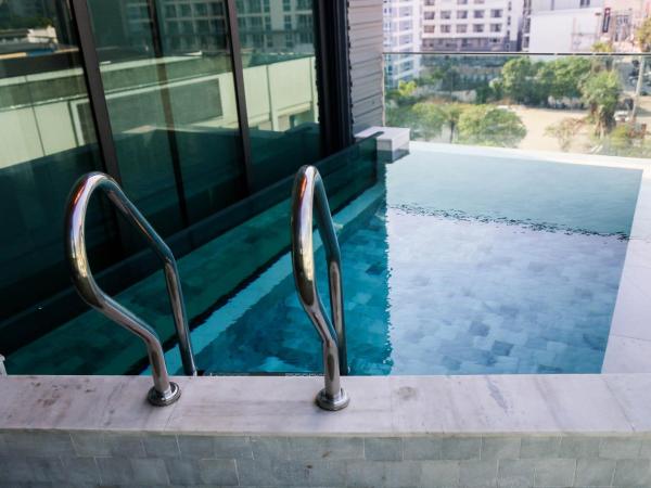 Amethyst Hotel Pattaya : photo 9 de la chambre suite duplex améthyste avec bassin profond 