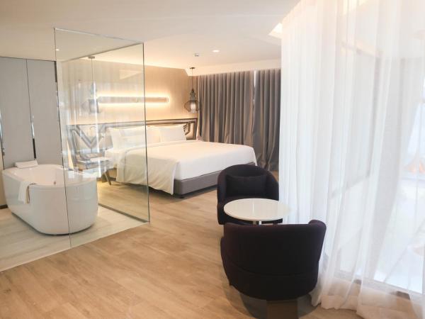 Amethyst Hotel Pattaya : photo 2 de la chambre suite duplex améthyste avec bassin profond 
