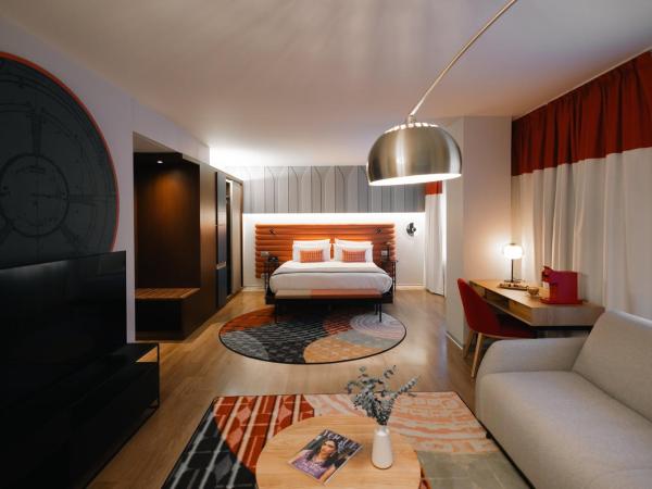 Hotel Indigo Barcelona Plaza Espana, an IHG Hotel : photo 4 de la chambre suite lit king-size