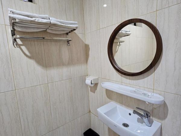 Airlangga Hotel : photo 5 de la chambre chambre familiale