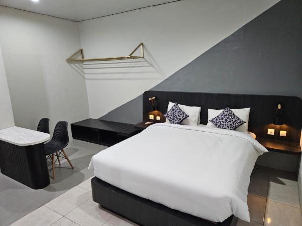 Airlangga Hotel : photo 2 de la chambre chambre familiale