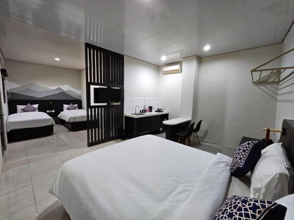 Airlangga Hotel : photo 1 de la chambre chambre familiale