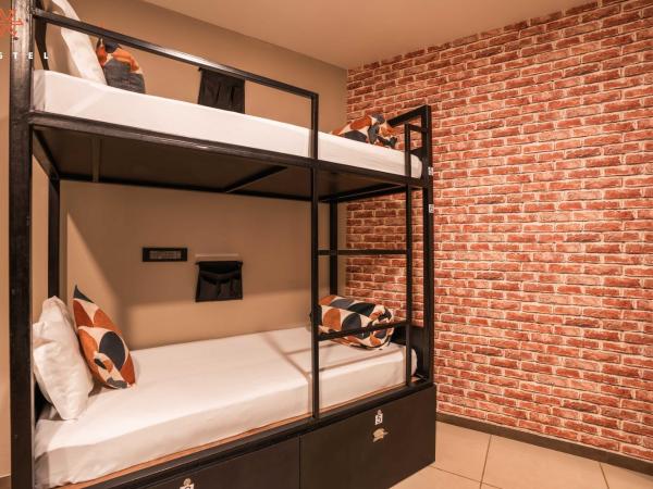 Zostel Mumbai : photo 8 de la chambre lit dans dortoir mixte de 6 lits