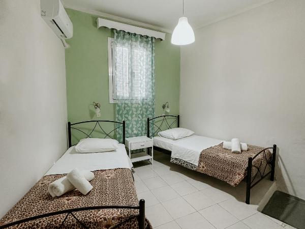 Hotel Thirasia : photo 6 de la chambre chambre quadruple classique