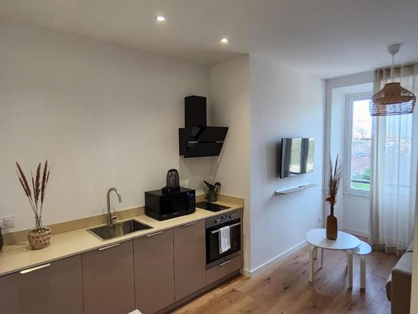 Le Royal Hôtel Restaurant : photo 1 de la chambre appartement