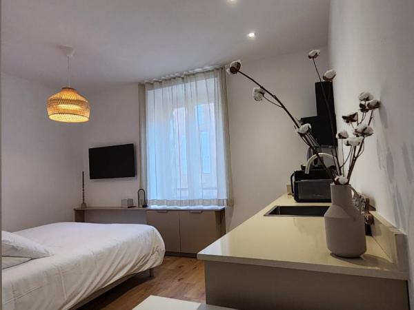 Le Royal Hôtel Restaurant : photo 3 de la chambre studio standard