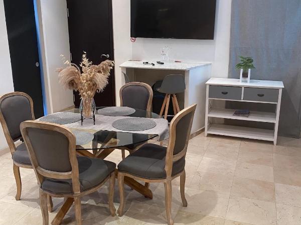 Villa St Jean SUITE Romantique : photo 7 de la chambre suite lit king-size - vue sur piscine