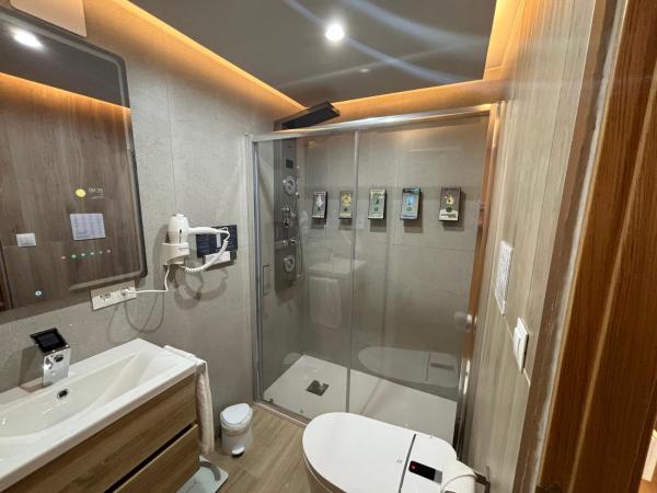 Futurotel Granada Dreams : photo 8 de la chambre chambre triple confort