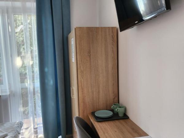 Hostel Mleczna - Metro Zacisze : photo 1 de la chambre chambre double deluxe avec balcon