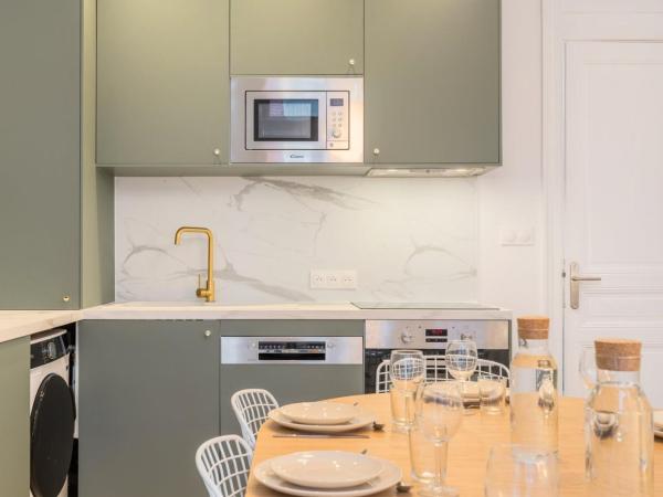 5-bedroom house in the centre of Lille. : photo 6 de la chambre maison de vacances