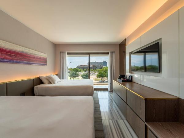Lifestyle Laghetto Collection : photo 3 de la chambre chambre supérieure avec 2 lits doubles - vue sur montagnes