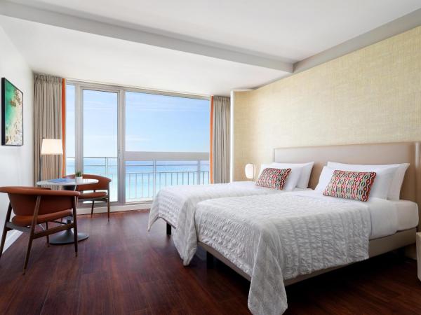 Le Meridien Nice : photo 1 de la chambre chambre lits jumeaux deluxe - vue sur mer