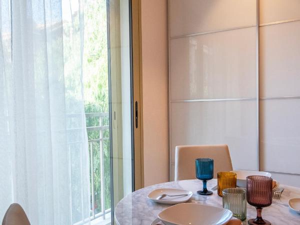 Résidence Hôtelière Chambord au coeur de Menton - entièrement rénovée : photo 1 de la chambre appartement deluxe