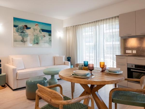 Résidence Hôtelière Chambord au coeur de Menton - entièrement rénovée : photo 10 de la chambre appartement deluxe