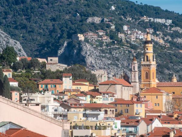 Résidence Hôtelière Chambord au coeur de Menton - entièrement rénovée : photo 6 de la chambre studio avec terrasse