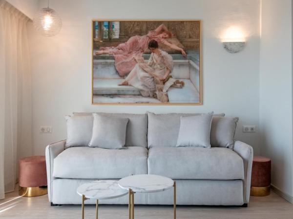 Résidence Hôtelière Chambord au coeur de Menton - entièrement rénovée : photo 1 de la chambre appartement deluxe