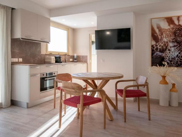 Résidence Hôtelière Chambord au coeur de Menton - entièrement rénovée : photo 4 de la chambre appartement deluxe