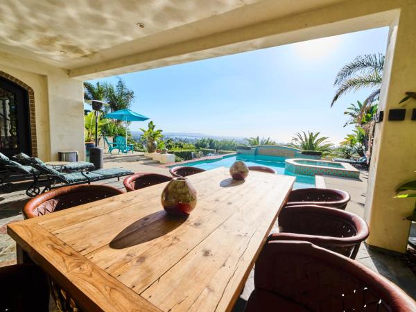 360 Degree Ocean & City Views With Pool, Spa, Close to the Beach! Pets OK : photo 7 de la chambre studio supérieur