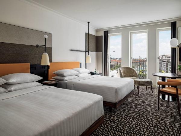 Berlin Marriott Hotel : photo 2 de la chambre chambre exécutive 2 lits doubles panorama - accès au salon