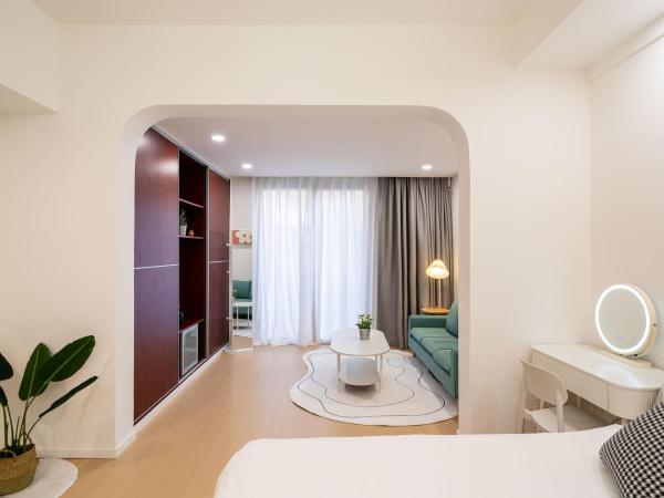 Cloud Expo Apartment : photo 5 de la chambre cream style apartment