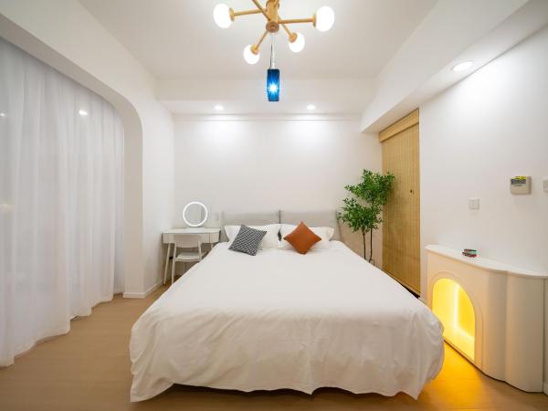Cloud Expo Apartment : photo 8 de la chambre cream style apartment