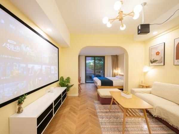 Cloud Expo Apartment : photo 2 de la chambre colorful style apartment