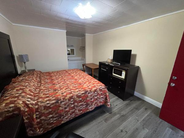 Cook's Motel- Panama City Beach : photo 2 de la chambre chambre lit queen-size 