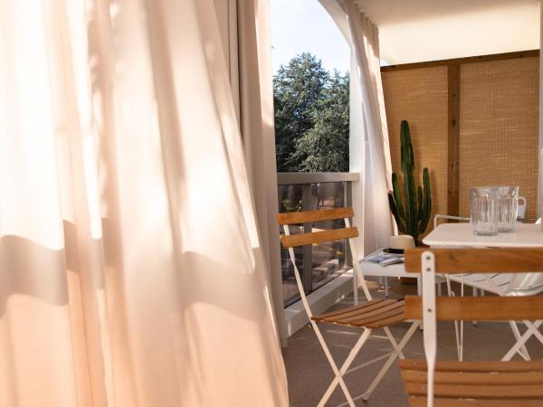 MOB HOTEL Cannes : photo 1 de la chambre large suite with terrace or loggia