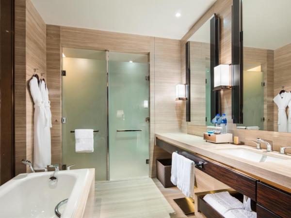 Hilton Shenzhen Futian, Metro Station at Hotel Front Door, Close to Futian Convention & Exhibition Center : photo 4 de la chambre chambre lit king-size