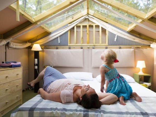 Drago Tours LODGE TENT Holiday Sunshine, Lanterna : photo 4 de la chambre tente