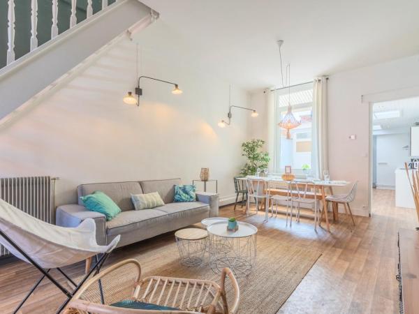 4 bedroom & 4 bathroom house near Parc Barbieux : photo 1 de la chambre maison de vacances