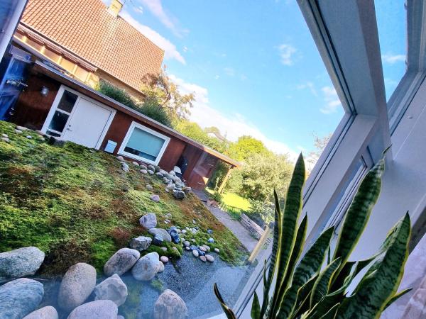 Guesthouse 'Blue House' in vintage villa&garden : photo 6 de la chambre chambre double ou lits jumeaux avec salle de bains commune