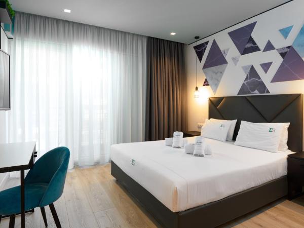 Urban Elephant Suites : photo 2 de la chambre chambre double avec balcon