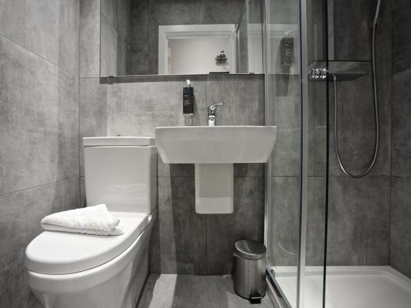 The 29 London : photo 5 de la chambre chambre quadruple avec douche et toilettes privatives