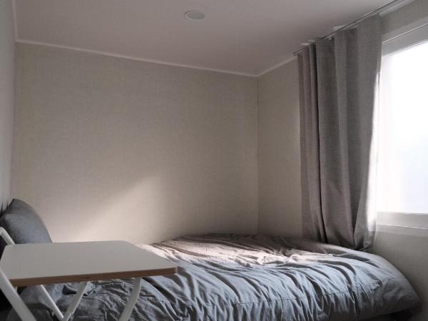 Seoul Yes Oui Ja Sharehouse : photo 2 de la chambre chambre lit queen-size avec salle de bains commune 