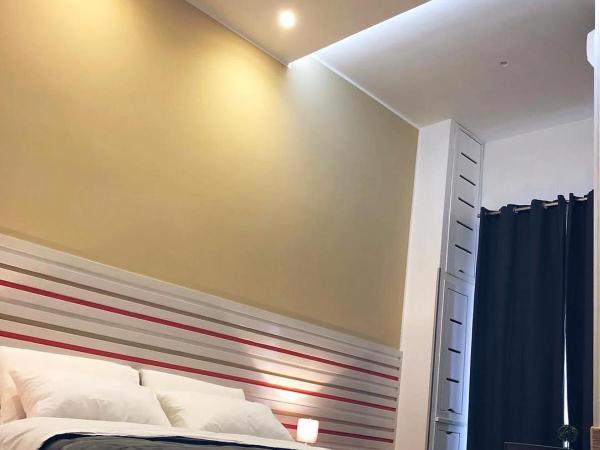 La Stella Di Napoli B&B : photo 3 de la chambre chambre double avec salle de bains privative