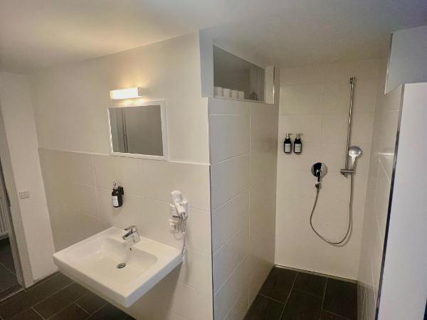 Hotel Genta : photo 4 de la chambre chambre lits jumeaux standard avec salle de bains commune