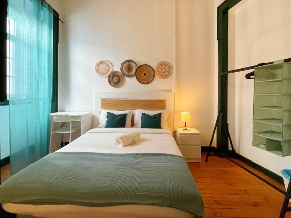 Algarve HOSTEL : photo 4 de la chambre chambre triple avec salle de bains commune