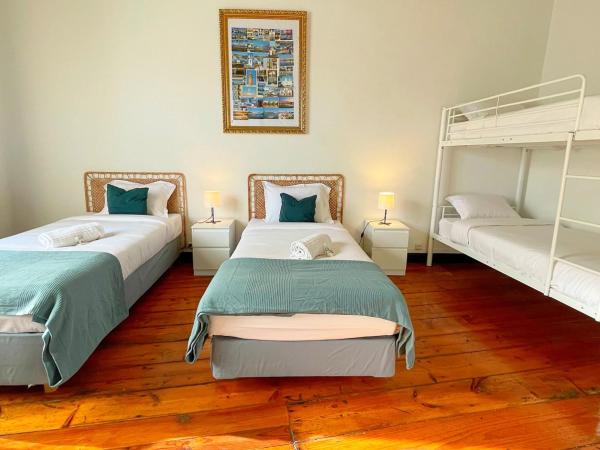 Algarve HOSTEL : photo 3 de la chambre chambre familiale avec salle de bains commune